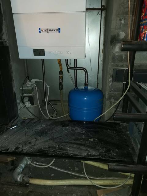 北京大志伟业 报房胡同 菲斯曼壁挂炉安装实拍